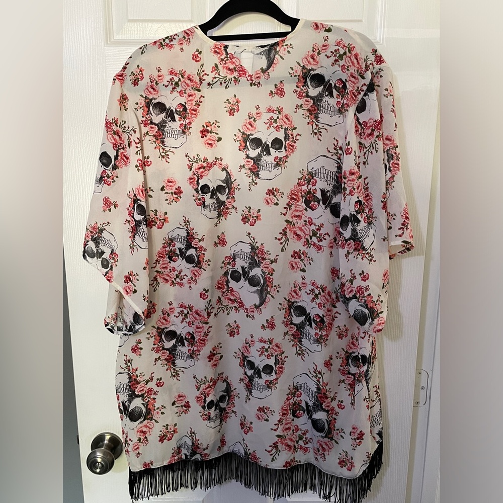 Hot Topic White Pink Black Short Sleeve Kimono Jacket with Skull Floral, Fringe…